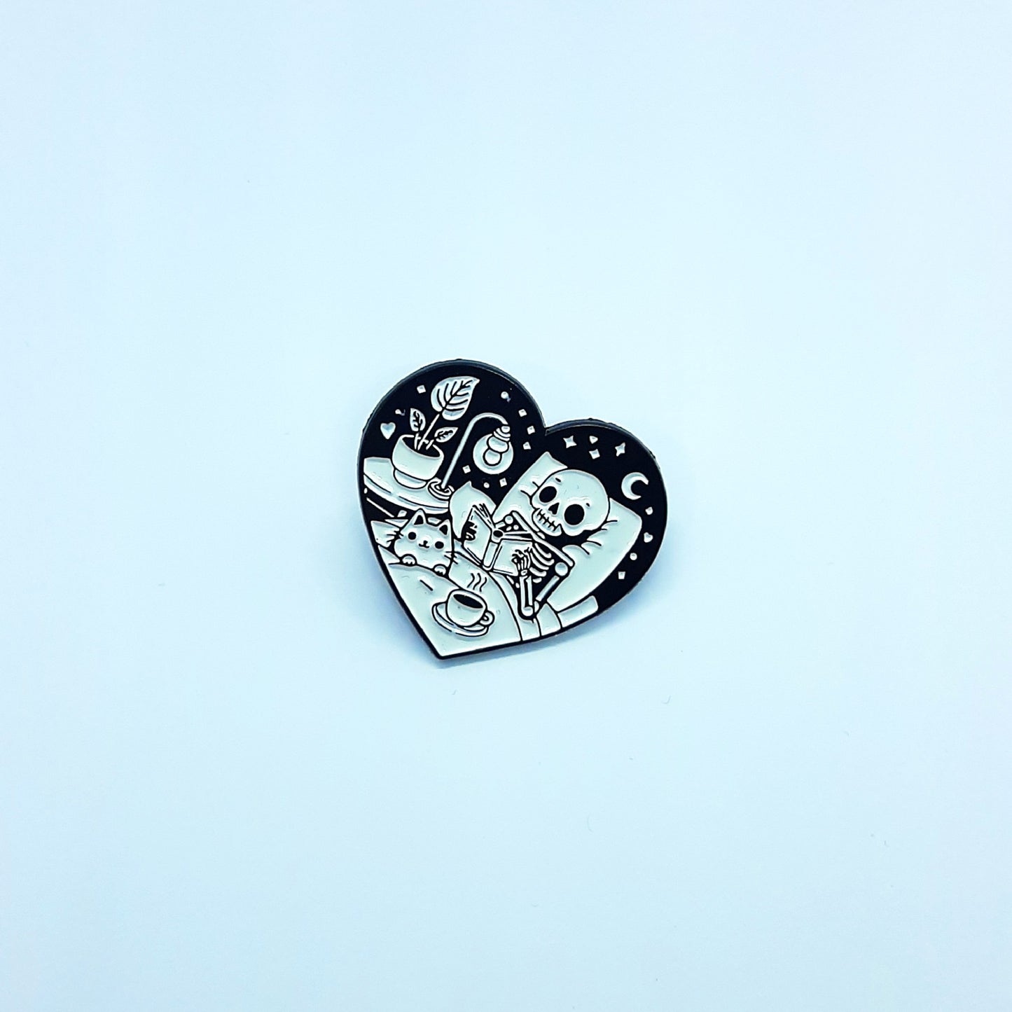 SKULLY READING Pin